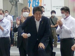 Eski Japonya Başbakanı Abe’nin Katilinin Evinde, Çok Sayıda Silah Ele Geçirildi