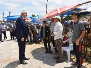Başkan Bakkalcıoğlu, Kurban Bayramı Öncesinde Hayvan Pazarını Ziyaret Etti