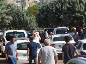 Diyarbakır’da Bayram Sabahı Vatandaşlar Mezarlıklara Akın Etti