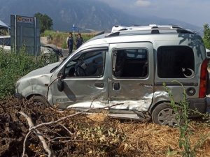 Manisa’da Bayram Günü Korkutan Kaza: 10 Yaralı