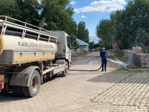 Karlıova’da Cadde Ve Sokaklar Temizleniyor