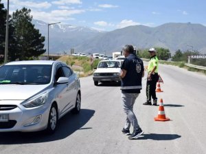 Erzincan Polisi 6 Ayda, Aranan 571 Kişiyi Yakaladı