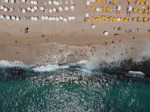 Dünyaca Ünlü Plajlarda 39 Derecede Bayram Yoğunluğu