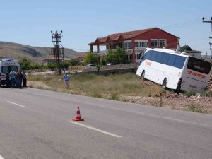 Yozgat’ta Otobüs Yoldan Çıktı, 8 Yolcu Hastaneye Kaldırıldı