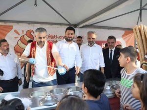 Kağıthaneliler Okulların Açılmasına Bir Gün Kala Dondurma Festivali’nde Doyasıya Eğlendi