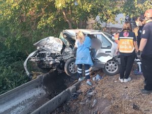 Foça’da Trafik Kazası: 1 Ölü, 1 Yaralı