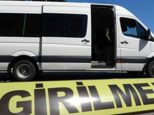 Minibüsün Açık Kapısından Düşen Kadın Ağır Yaralandı