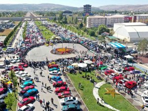 Modifiye Araç Tutkunları Sivas’ta Buluştu