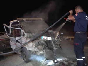 Kırıkkale’de Feci Kaza, Kamyonet İkiye Bölündü: 3 Yaralı