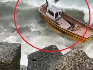 Alabora Olan Tekneyi Kurtarmak İsterken Ölümle Burun Buruna Geldiler: O Anlar Kamerada