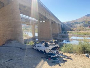 Kontrolden Çıkan Otomobil Köprüden Uçtu: 1 Ölü, 2 Yaralı