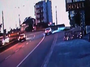 Rize'ye tatile gelen 4 kişilik ailenin öldüğü trafik kazası güvenlik kameralarına yansıdı