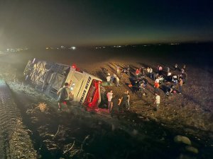 Şanlıurfa’da Yolcu Otobüsü Şarampole Devrildi: 25 Yaralı