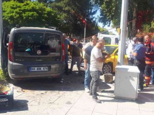 Malatya’da Hafif Ticari Araç Otomobille Çarpıştı: 6 Yaralı