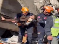 Rize’den Deprem Bölgelerine Giden Ekip 10 Kişiyi Enkazdan Sağ Çıkardı