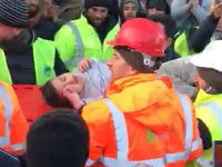 13 yaşındaki Enes’i enkaz altından 65 saat sonra Rize ekibi sağ salim çıkardı