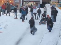 Trafiğe Kapanan Yolu, Kayak Pistine Çevirdiler VİDEO İZLE