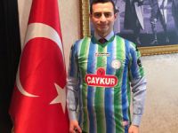 Teröre Kök Söktüren Kaymakama Rizesporlu Futbolculardan İmzalı Forma Hediye Edildi