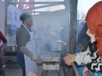 Rizeliler Eğlenceyi İptal Etti Şehitler İçin 3 Ton Hamsi Dağıtıldı