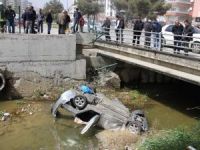 Üniversite Öğrencileri Otomobil İle Dereye Uçtu: 3 Yaralı