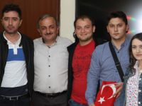 Rize’den Güneydoğu’da Gönüllü Çalışan Sağlıkçılara Kur’an ve Türk Bayrağı Hediyesi