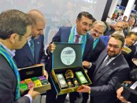 YÖREX Fuarı'nda Bakan ve TOBB Başkanına İnce Belli Bardak ve Özel Harman Çay Hediyesi