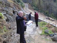 Rizeli Akrabasına Kızdı Yolu Beton Duvarla Kapattı