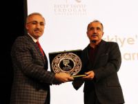 Eski Bakan RTEÜ’de “Türkiye’de Değişim Yapmak” Konferansı Verdi