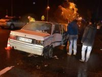 Kamyon İle Otomobil Çarpıştı: 1 Ölü, 3 Yaralı