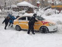 Rize’de Kar Hayatı Felç Etti