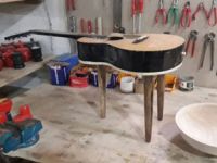 Gitardan Sehpa Yaptı