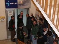 Tüm Uyarılara Rağmen Rize'de Sabahın Erken Saatlerinden İtibaren Kuyruğa Girdiler