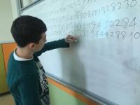 Pi Sayısının 3 Bin 141 Basamağını Ezberledi