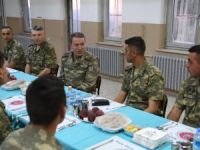 Genelkurmay Başkanı Akar, Eruh’ta Askerlerle İftar Yaptı