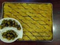 Bu Da Zeytinli Baklava