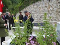 Vali Bektaş ve Eşinden Şehit Ailelerine Bayram Ziyareti