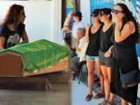 Depremde Ölen Türk’ün Cenazesi Gözyaşlarıyla Karşılandı