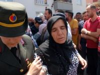 Yılın Annesi Şehit Oğlunu Son Yolculuğuna Uğurladı