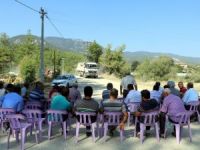 Burdur’da Köylülerin Sandalyeli Yol Kapatma Eylemi