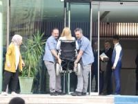 Engelli Milletvekilini Cumhurbaşkanı Korumaları Taşıdı