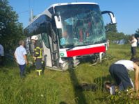 Rize Yolcu Otobüsüyle Otomobil Çarpıştı: 3 Yaralı