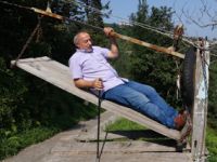 Rizeli Engelli Vatandaş Evine İlkel Teleferikle Ulaşım Sağlıyor