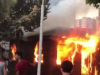 İstanbul’da Taksi Kulübesinde Korkutan Yangın