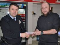 Bulduğu 10 Bin Lirayı Polise Teslim Etti