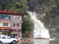 Rize'de O Şelale Yine Coştu
