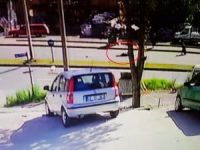 Kamyonet Kadına Böyle Çarptı