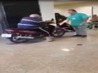 Motosikletiyle Hastaneye Girdi: Mizah Konusu Oldu