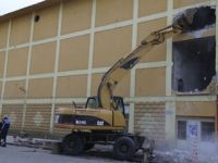 Rize Meydan Park Projesi Kapsamında Acele Kamulaştırma Kararı Alınan Ses Düğün Salonu Binası Yıkılıyor