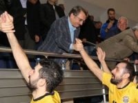 Rize Takımı Yenildi, İmdat Sütlüoğlu Rakip Sporcularla Kutladı