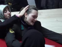 Şehidin Rizeli Eşi, Şehit Eşinin Üniformasıyla Tabut Başında Gözyaşı Döktü